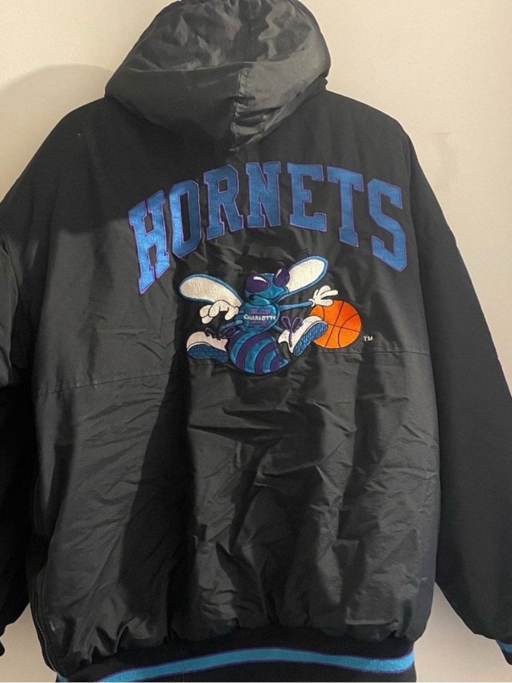 STARTER Black and Blue Hornets Puffer Jacket
